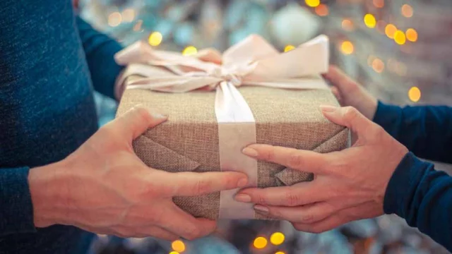 Guida ai regali di Natale- quali scegliere e come risparmiare - Foto di Bob Dmyt da Pixabay