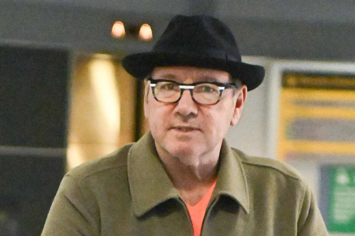 Kevin Spacey senza casa e senza soldi vive tra hotel e Airbnb
