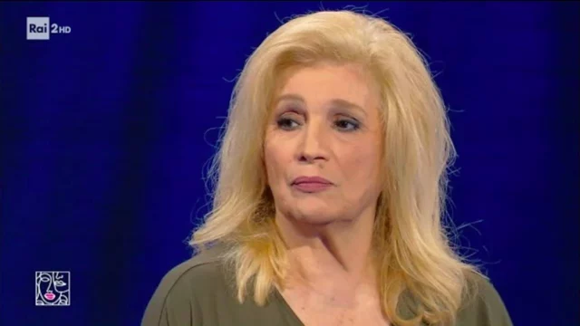 Iva Zanicchi cade durante la registrazione di Belve, come sta