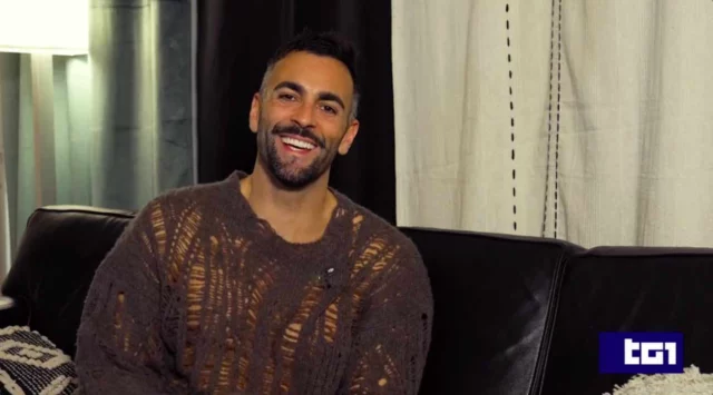 Marco Mengoni non esclude un ritorno a Sanremo 2026, cosa ha detto (VIDEO)