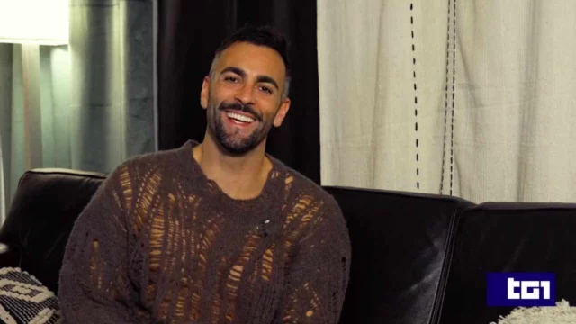 Marco Mengoni non esclude un ritorno a Sanremo 2026, cosa ha detto (VIDEO)