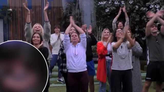 Grande Fratello, scatta il primo bacio in casa tra due gieffini dopo un aereo