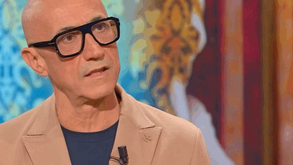 frame video anticipazione Ciao Maschio