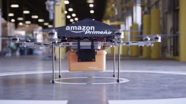 Amazon sospende la consegna pacchi con droni in Italia- ecco perché - CREDITI FOTO - Upi / IPA