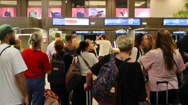 Carissimi voli per Natale- i prezzi salgono alle stelle - CREDITI FOTO - alberico / FOTOGRAMMA / IPA