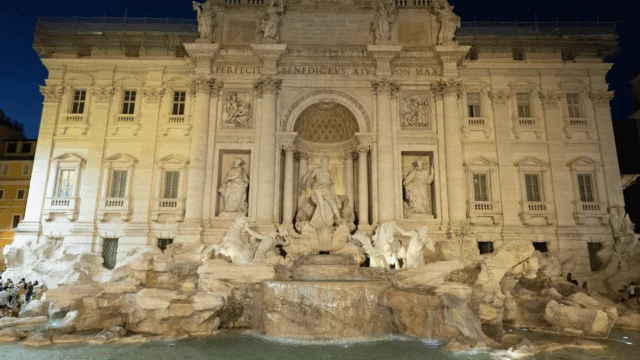 Fontana di Trevi a pagamento
