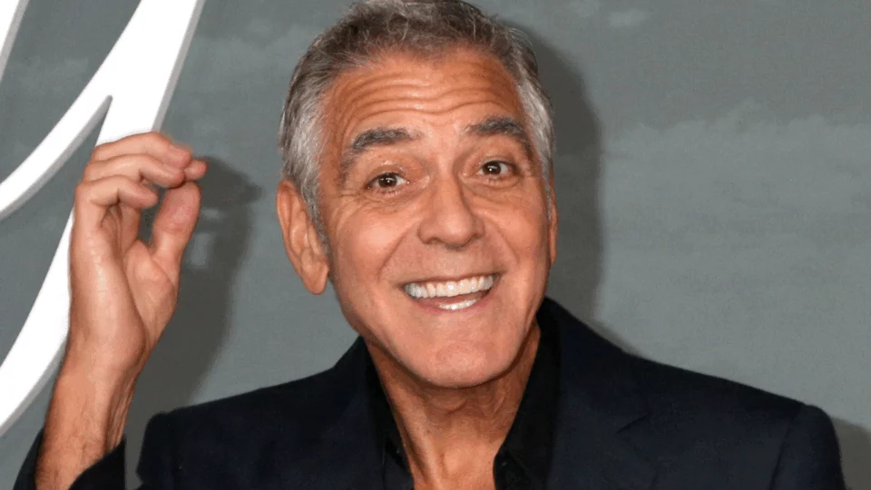 George Clooney si mette a nudo e mostra il lato più dolce e domestico della sua vita
