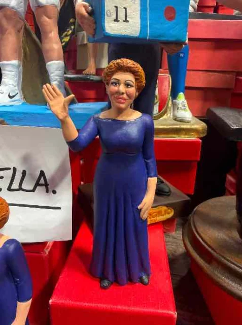 La statuina di Ornella Vanoni per Natale 2025