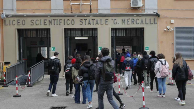 Natale 2025, quando chiudono le scuole per le vacanze- le date -CREDITI FOTO- Foto Liceo Salvatore Laporta / IPA