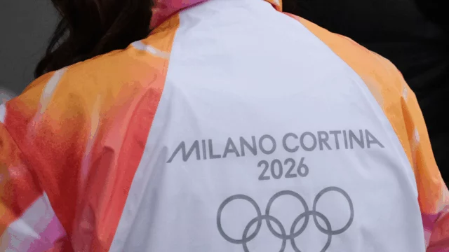 Milano-Cortina 2026, tute dei tedofori in vendita