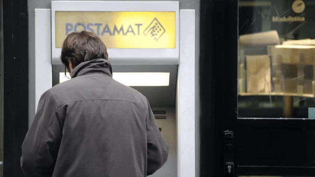Poste Italiane- oltre 9.000 ATM Postamat in tutta Italia per servizi evoluti e sicurezza - CREDITI FOTO - Carmine Cuccuru / IPA