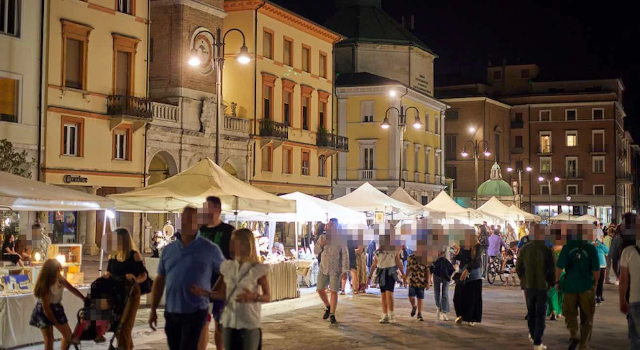 Una signora trova 3.250 Euro al supermercato e restituisce la somma al legittimo proprietario