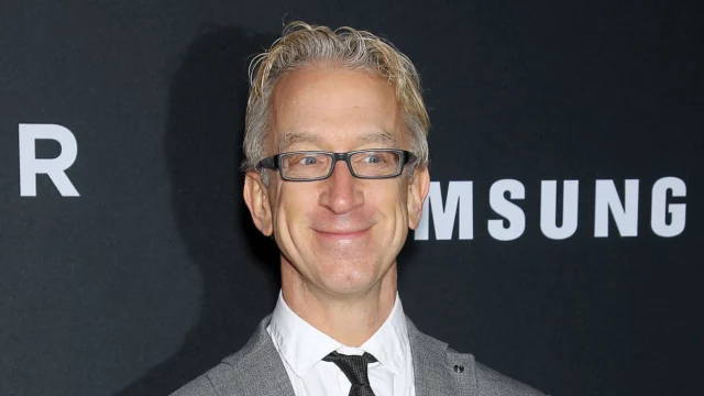 Andy Dick trovato privo di sensi in strada, cosa è accaduto e come sta