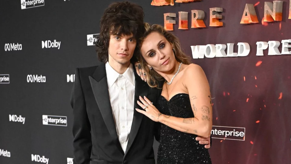 Miley Cyrus si sposa, la cantante si è fidanzata con Maxx Morando