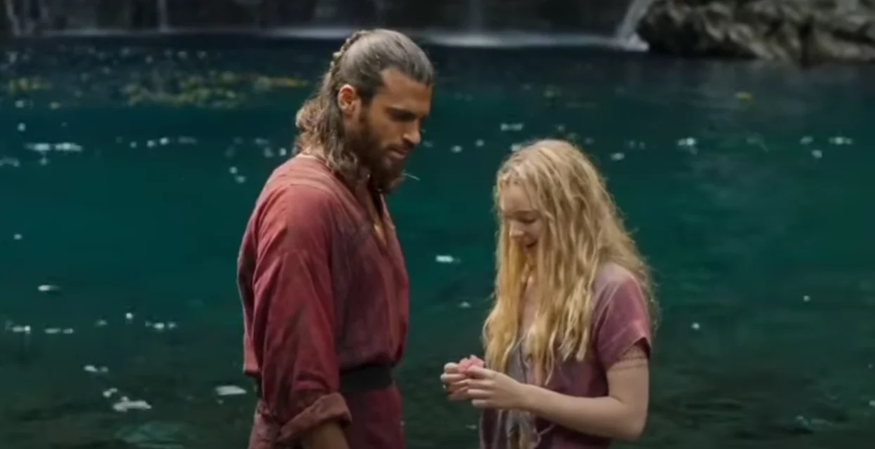 Ascolti tv 15 dicembre 2025, sfida tra Rai e Mediaset