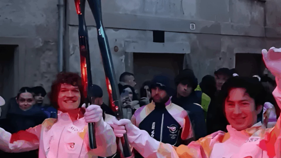 Hudson Williams e Connor Storrie teodofori