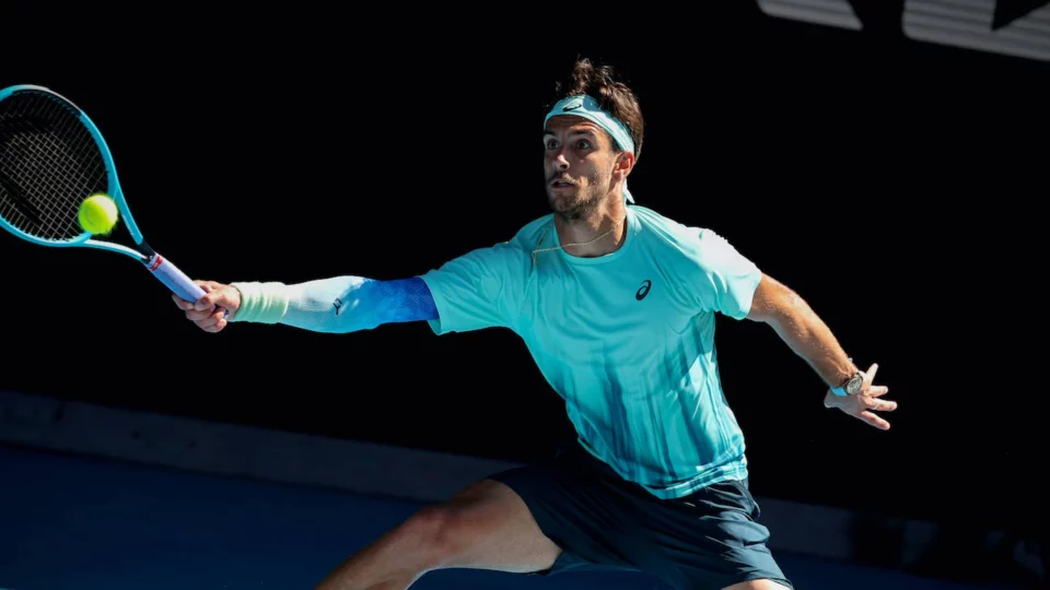 Lorenzo Musetti ritira infortunio - CREDITI FOTO PSNEW / SIPA / IPA