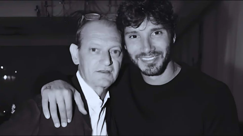Stefano De Martino rompe il silenzio dopo la morte del papà Enrico