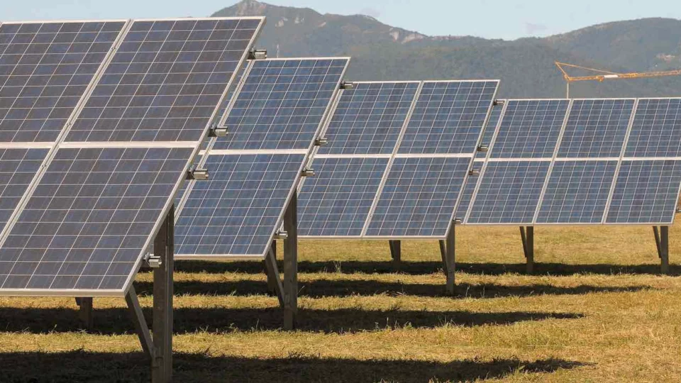 L'Australia regala elettricità solare ai cittadini per tre ore al giorno: come funziona il programma CREDITI FOTO: IPA