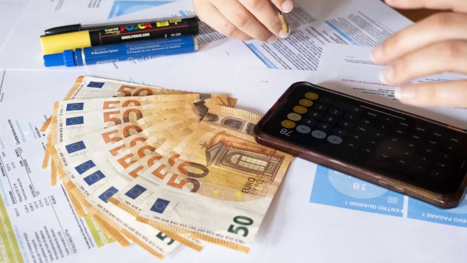 Bonus bollette 2026, chi ne ha diritto e come ottenerlo CREDITI FOTO: IPA