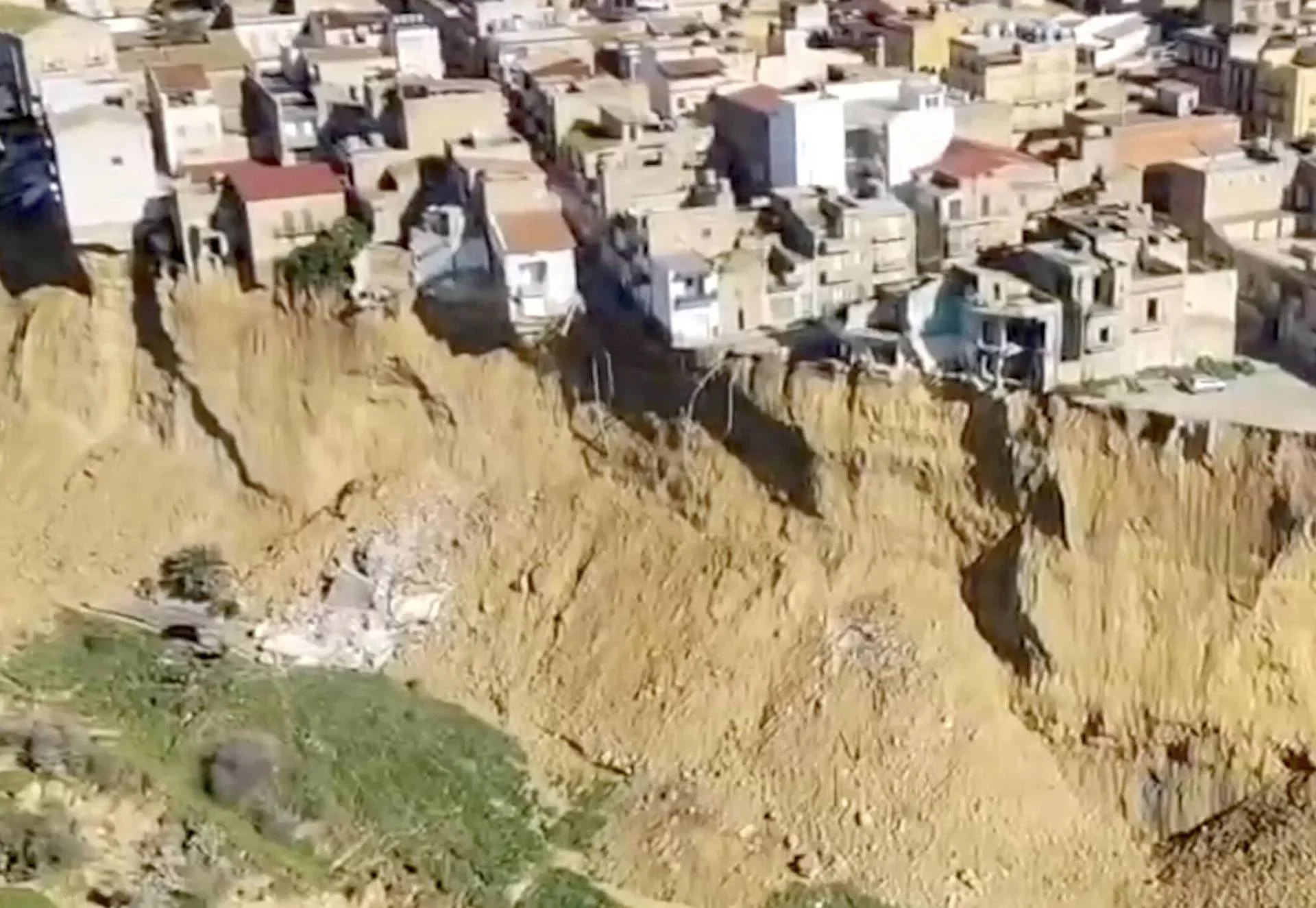 Niscemi, la terra non si ferma: è peggio del Vajont