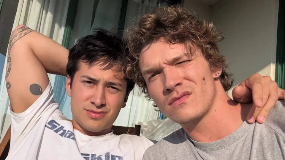 Hudson Williams fidanzato con Connor Storrie? Lui interviene e fa chiarezza