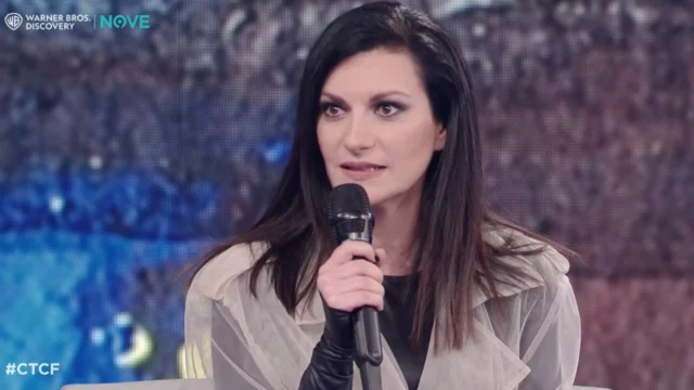 Laura Pausini è l'ultimo bersaglio del web, il caso Amoroso non ha insegnato proprio nulla
