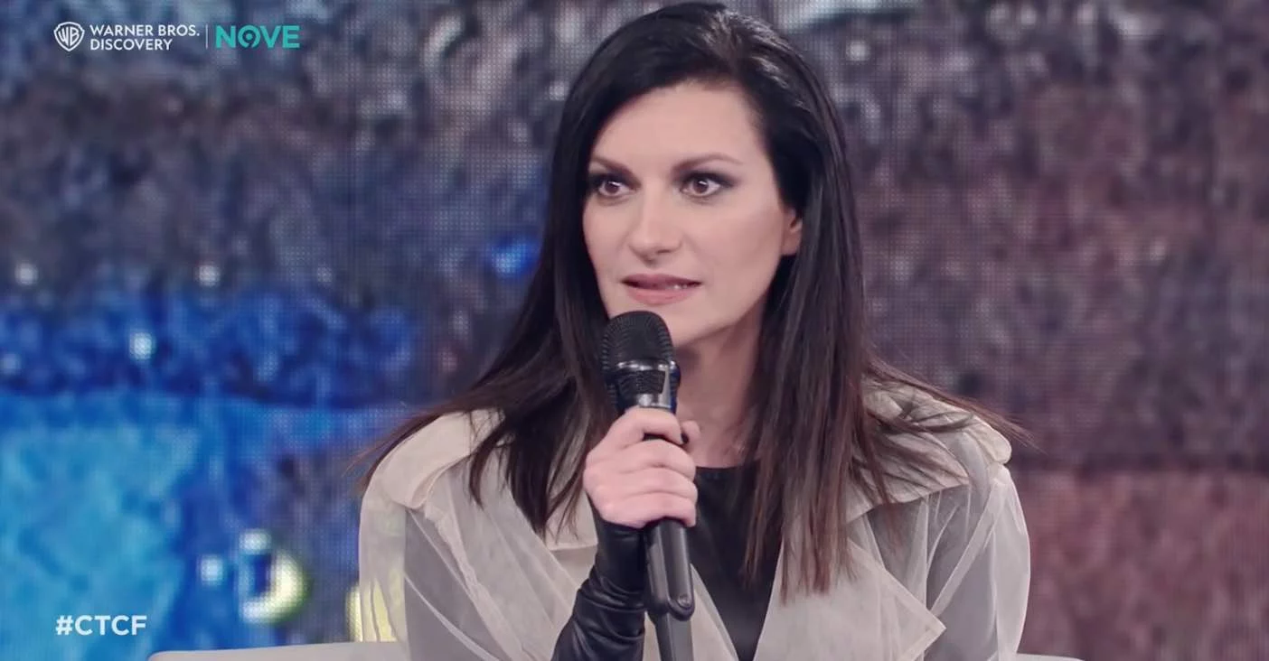 Laura Pausini è l’ultimo bersaglio del web, il caso Amoroso non ha insegnato proprio nulla