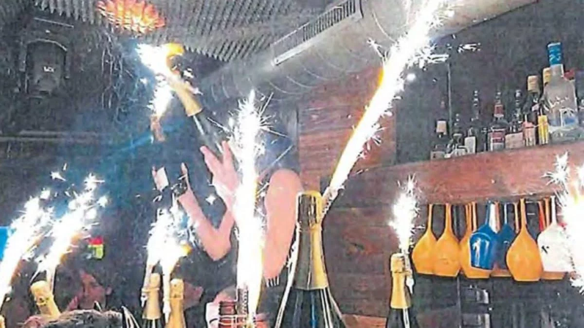 Nel 2024 altri incendi nei locali dei Moretti: il soffitto di Le Constellation era già andato a fuoco per il medesimo motivo Nel 2024 altri incendi nei locali dei Moretti: il soffitto di Le Constellation era già andato a fuoco per il medesimo motivo