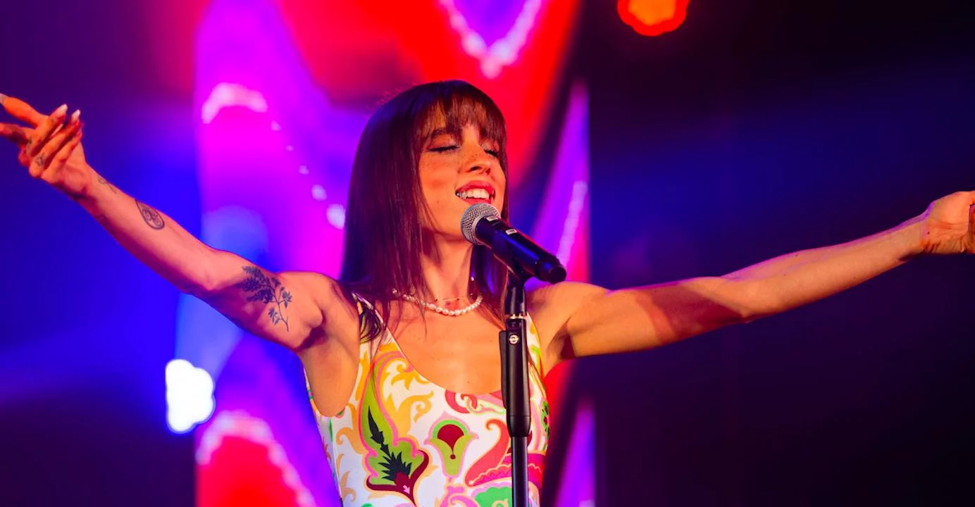 Angelina Mango torna in tour dopo il lungo stop: “Non è stato il successo a farmi ammalare”