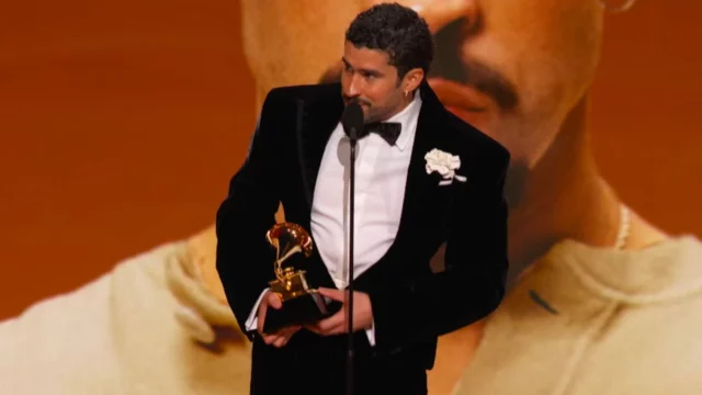 Bad Bunny Grammy Ice - Novella 2000