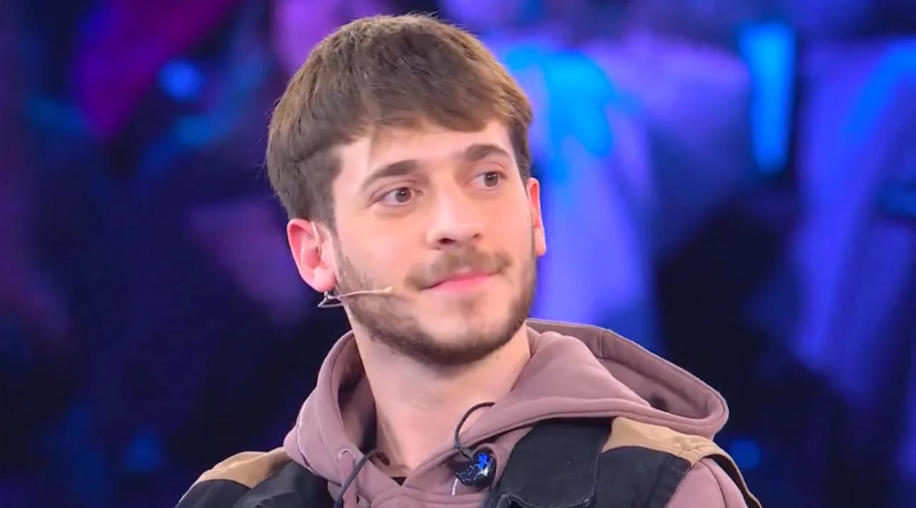 L’ex di Amici Holden si sfoga e svela perché non pubblica nuova musica: “Non dipende da me” L’ex di Amici Holden si sfoga e svela perché non pubblica nuova musica: “Non dipende da me”