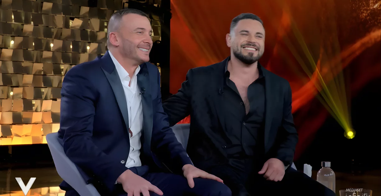 Rocco Casalino si confessa a Verissimo: l’amore con Alejandro e la sfida editoriale La Sintesi