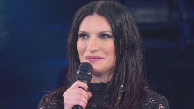 Laura Pausini omaggerà Giorgio Armani a Sanremo 2026