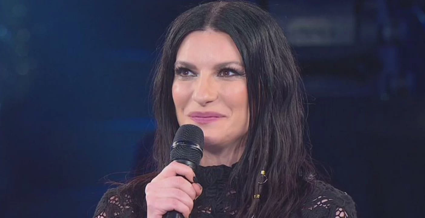 Laura Pausini omaggerà Giorgio Armani a Sanremo 2026