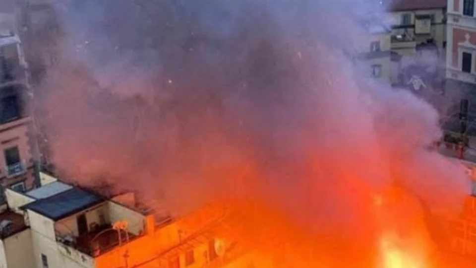 ph-web-incendio-napoli-teatro-sannazaro