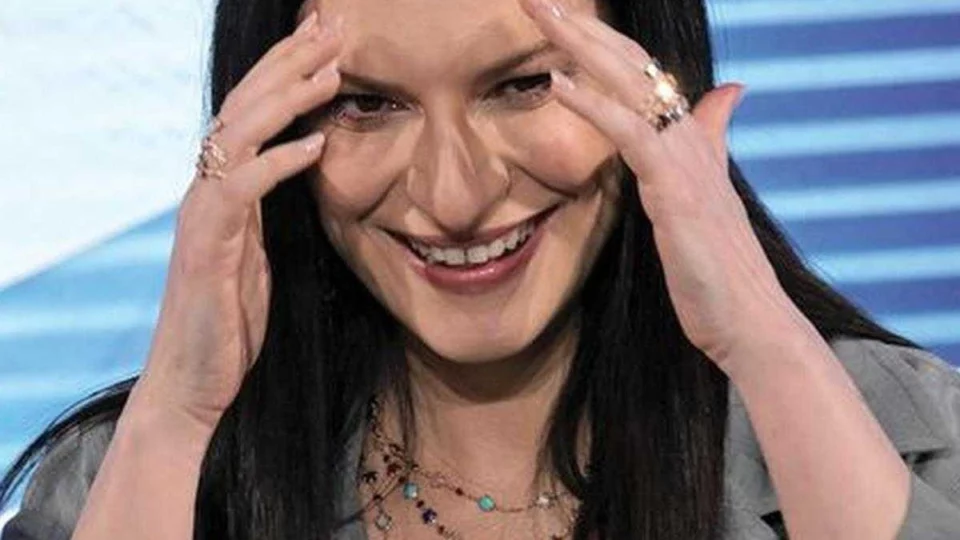 ph-web-laura-pausini-gaffe-microfono-doppio-senso