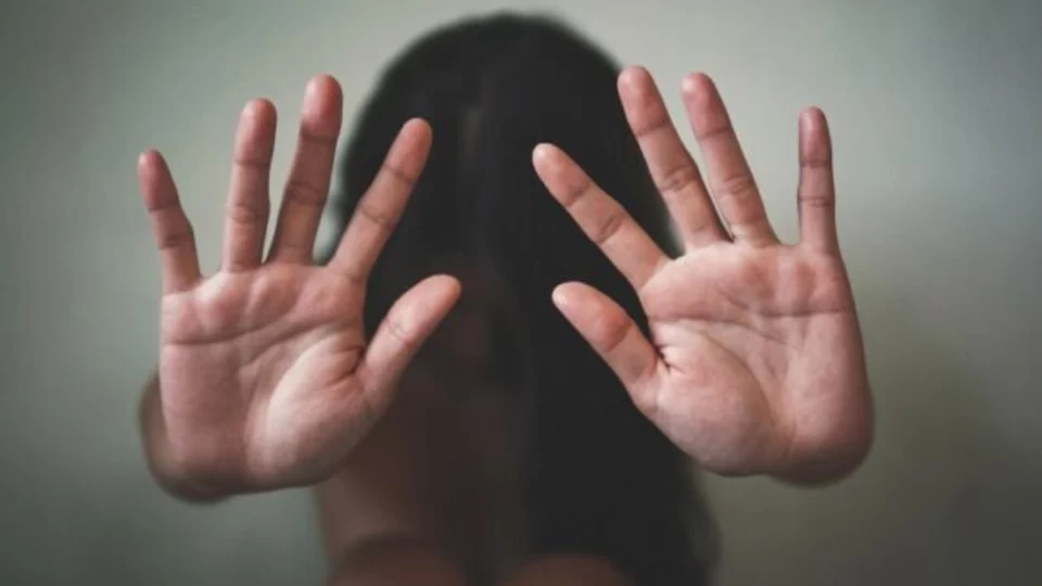 ph-web-svezia-marito-sfruttamento-moglie