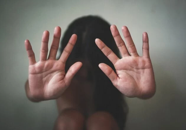 Orrore nel Nord della Svezia: vende la moglie a 120 uomini Orrore nel Nord della Svezia: vende la moglie a 120 uomini