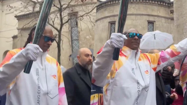 Snoop Dogg tedoforo a sorpresa delle Olimpiadi 2026