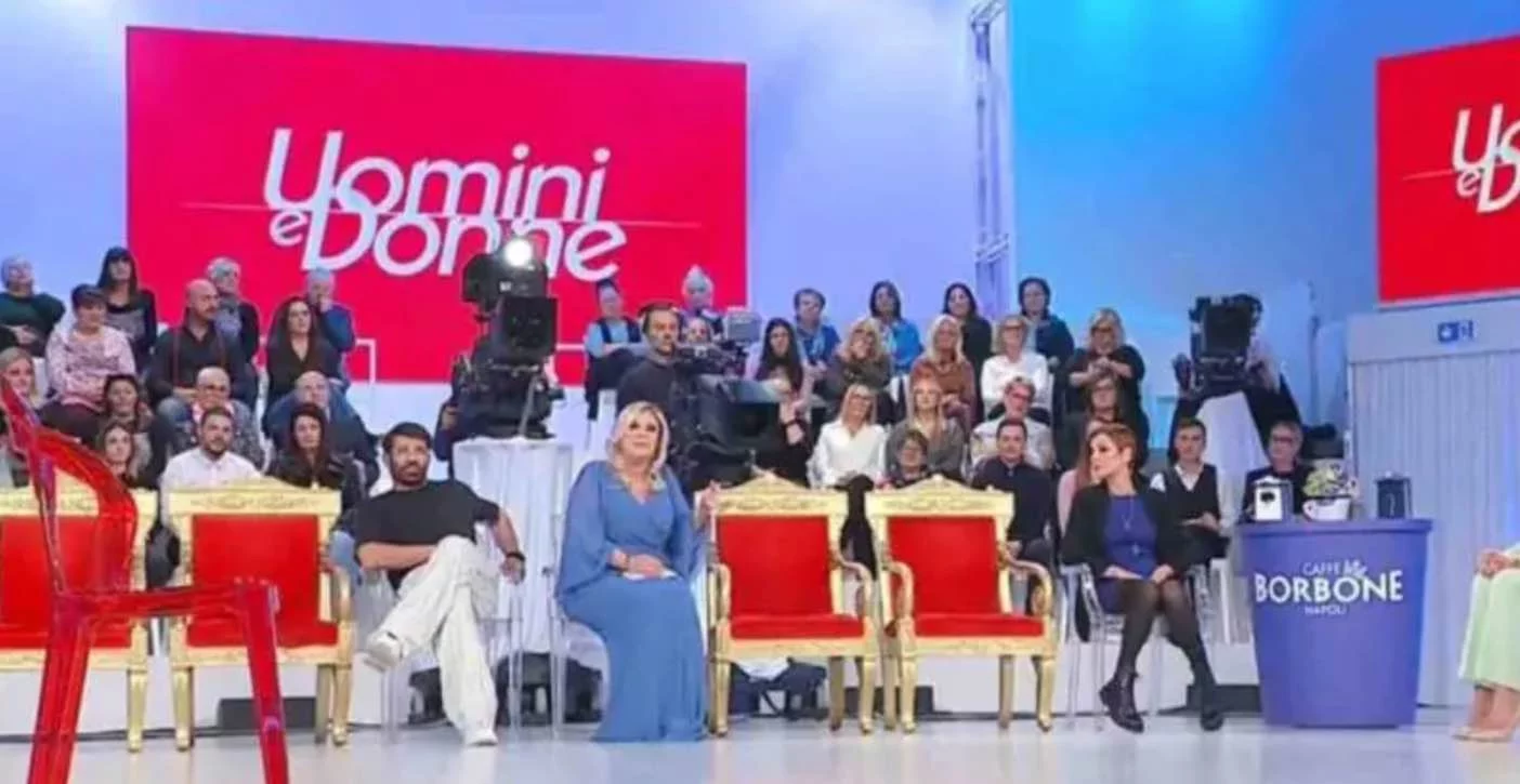 uomini e donne tre protagonisti lasciano la trasmissione anticipazioni da Novella2000.it uomini e donne tre protagonisti lasciano la trasmissione anticipazioni