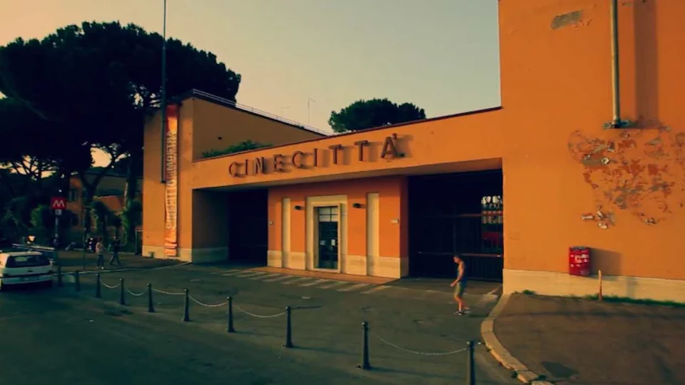 Cinecittà, bliz della Guardia di finanza negli studi - Novella 2000