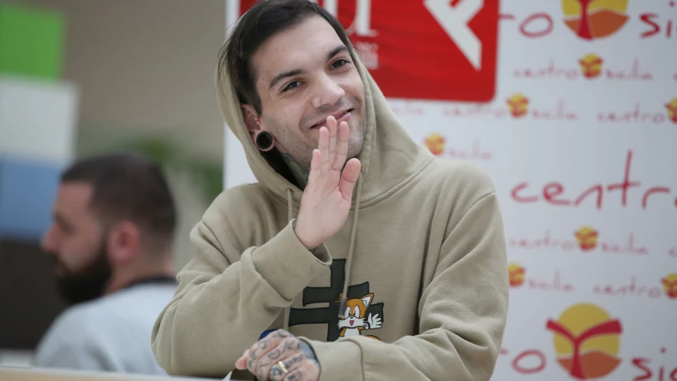 Grande Fratello Vip, GionnyScandal vuole abbandonare il programma