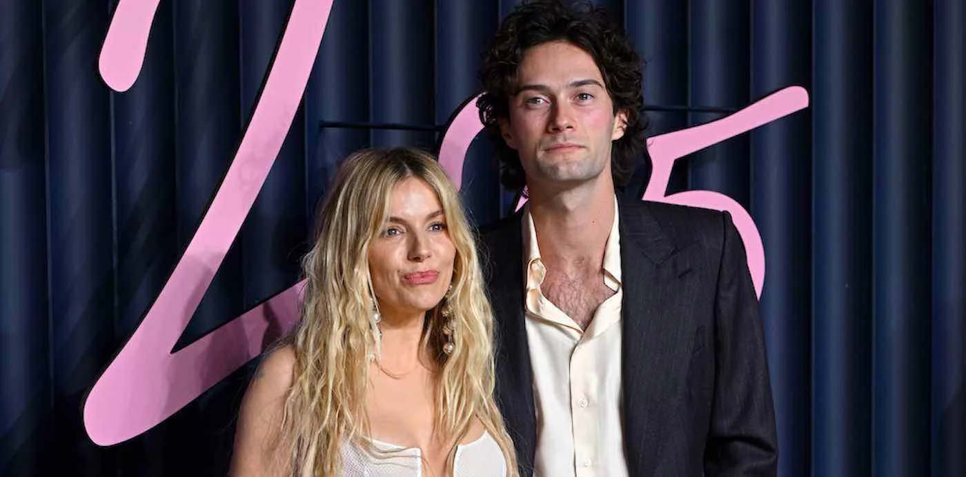 Sienna Miller parla della storia con Oli Green, 15 anni più giovane di lei: “Basta pregiudizi”