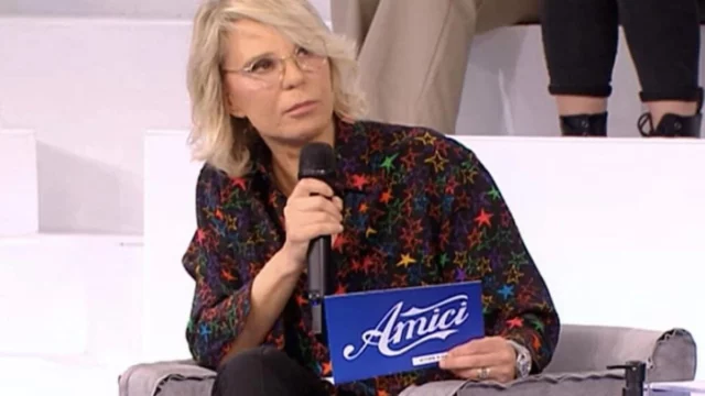 angie amici 25 di dove è fidanzato età genitori origini