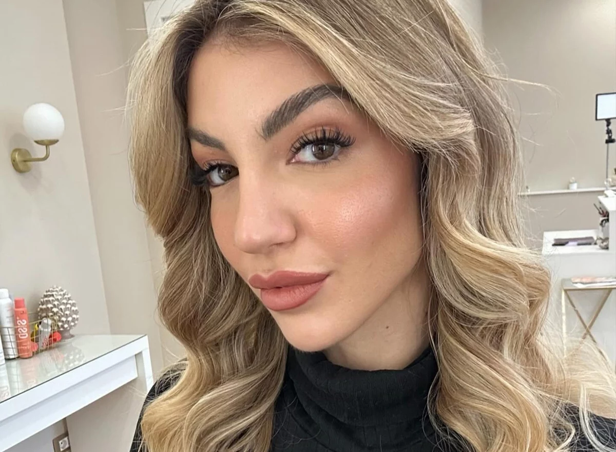 Grande Fratello Vip, bacio nella notte per Lucia Ilardo: la regia cambia inquadratura