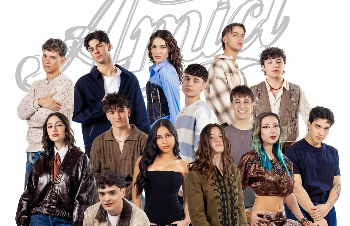 Amici 25, fuori i nuovi inediti: autori, testi e significati delle nuove canzoni