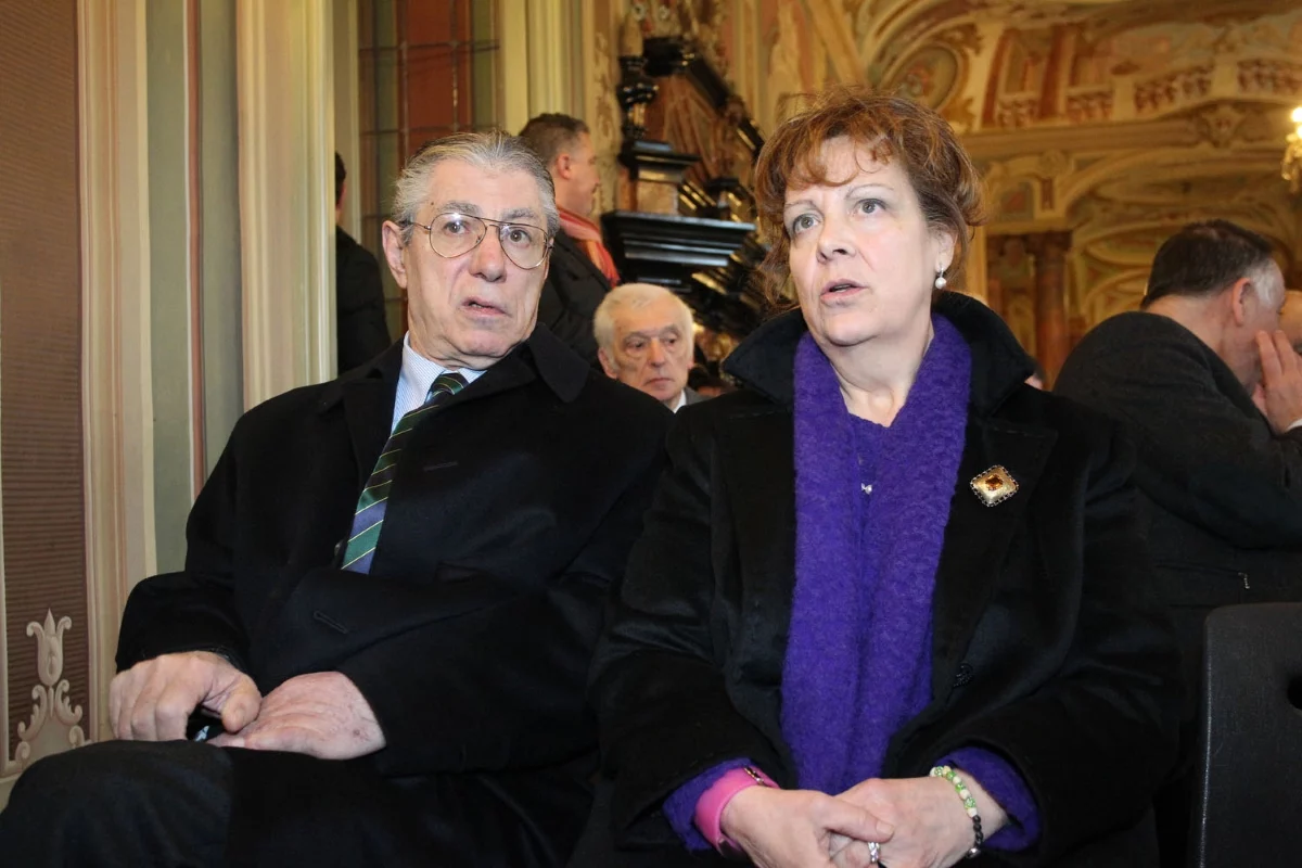 umberto bossi chi 232 la moglie manuela marrone et224 e vita privata da Novella2000.it umberto bossi chi 232 la moglie manuela marrone et224 e vita privata