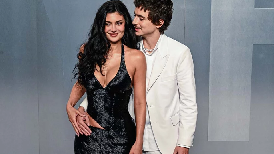 Kylie Jenner e Timothée Chalamet agli Oscar 2026: il look della coppia sul red carpet