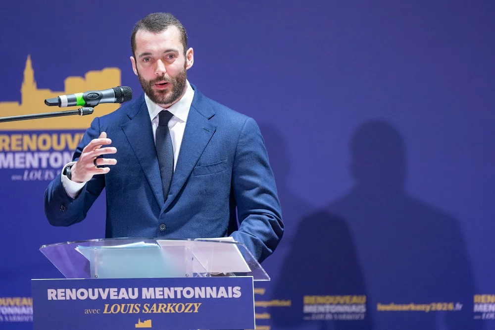Sarkozy jr. floppa alle elezioni (nonostante l’endorsement di Carla Bruni) Sarkozy jr. floppa alle elezioni (nonostante l’endorsement di Carla Bruni)